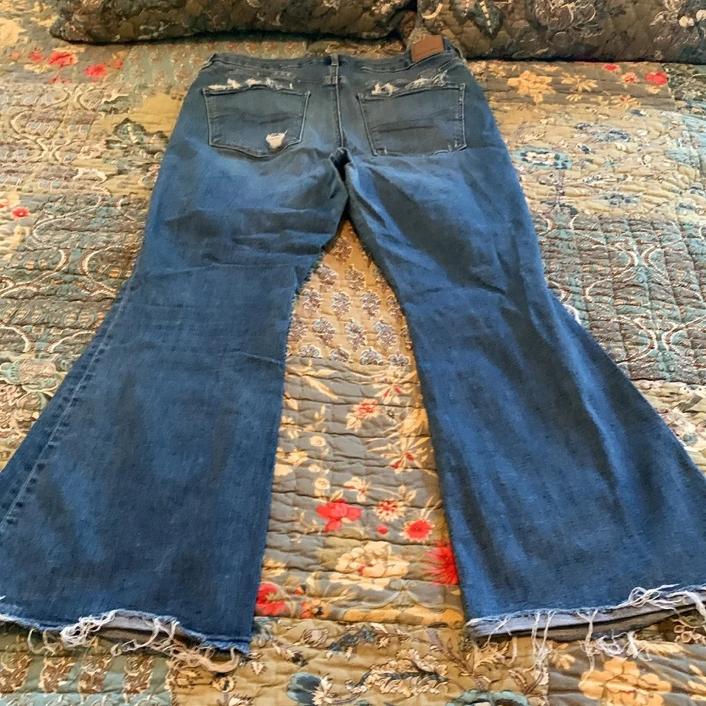 Women's American Eagle Jeans Super High Rise Flare 12 short - Picture 2 of 7